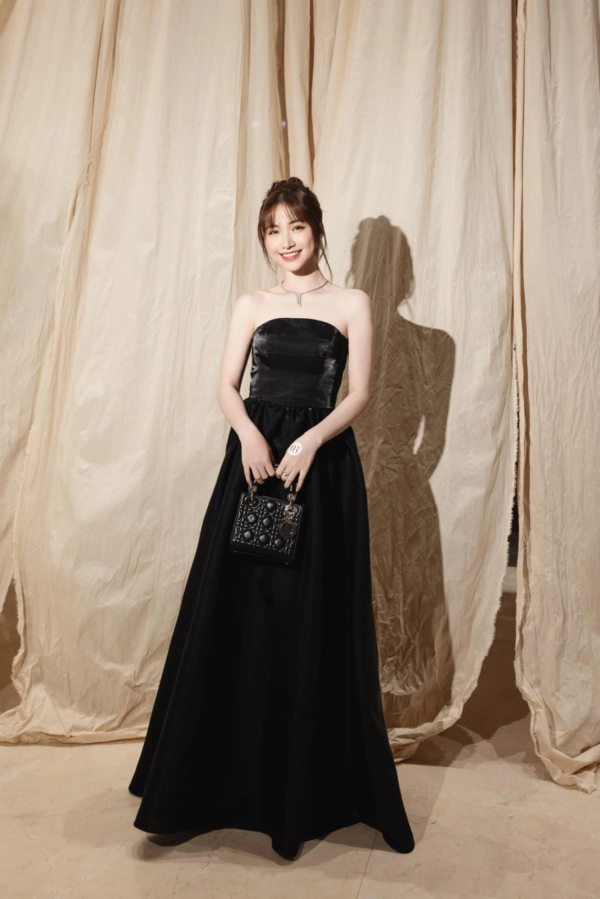 Đi ăn cưới cả showbiz hòa minzy chỉ mặc đúng 2 màu đẹp nổi bật mà không lấn lướt cô dâu đạt 100 điểm tinh tế - 3