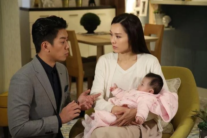 Đi công tác về chồng liền kéo vợ vào phòng hâm nóng tình cảm tôi lập tức ly hôn - 1