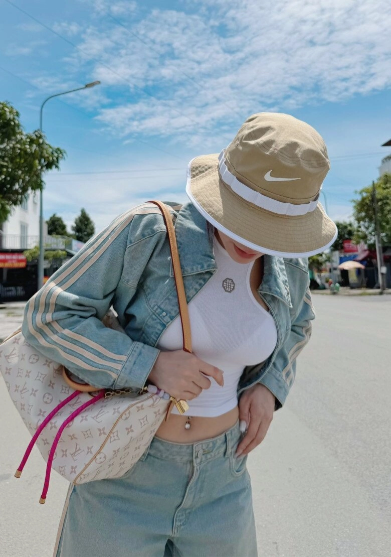 Diệp lâm anh u40 ngày càng hồi xuân chăm mặc áo ngắn cũn cực cuốn hút sau khi công khai bạn trai kém tuổi - 5