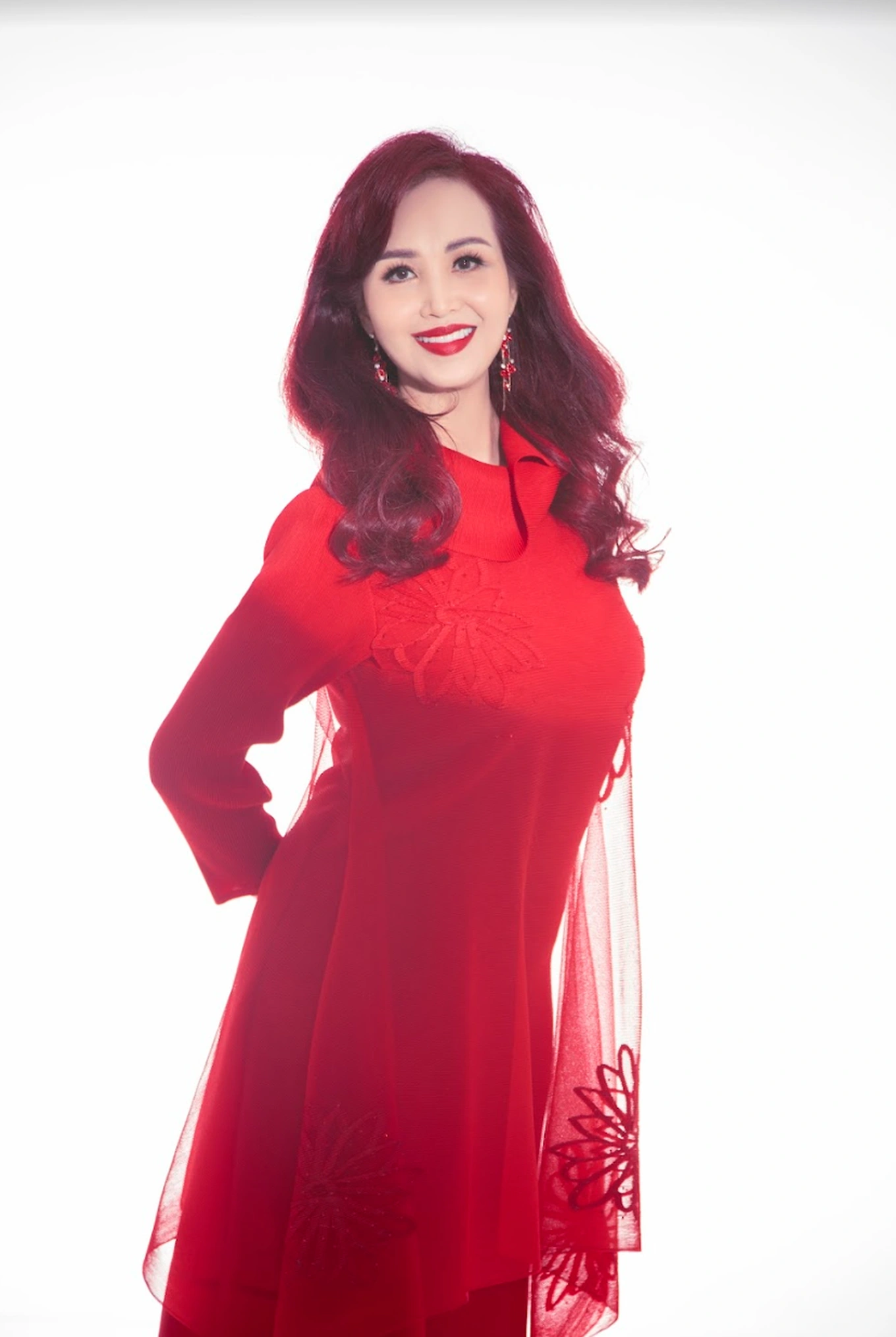 Đọ nhan sắc những nàng hậu xuất thân trâm anh thế phiệt vừa giàu vừa giỏi của vbiz - 4