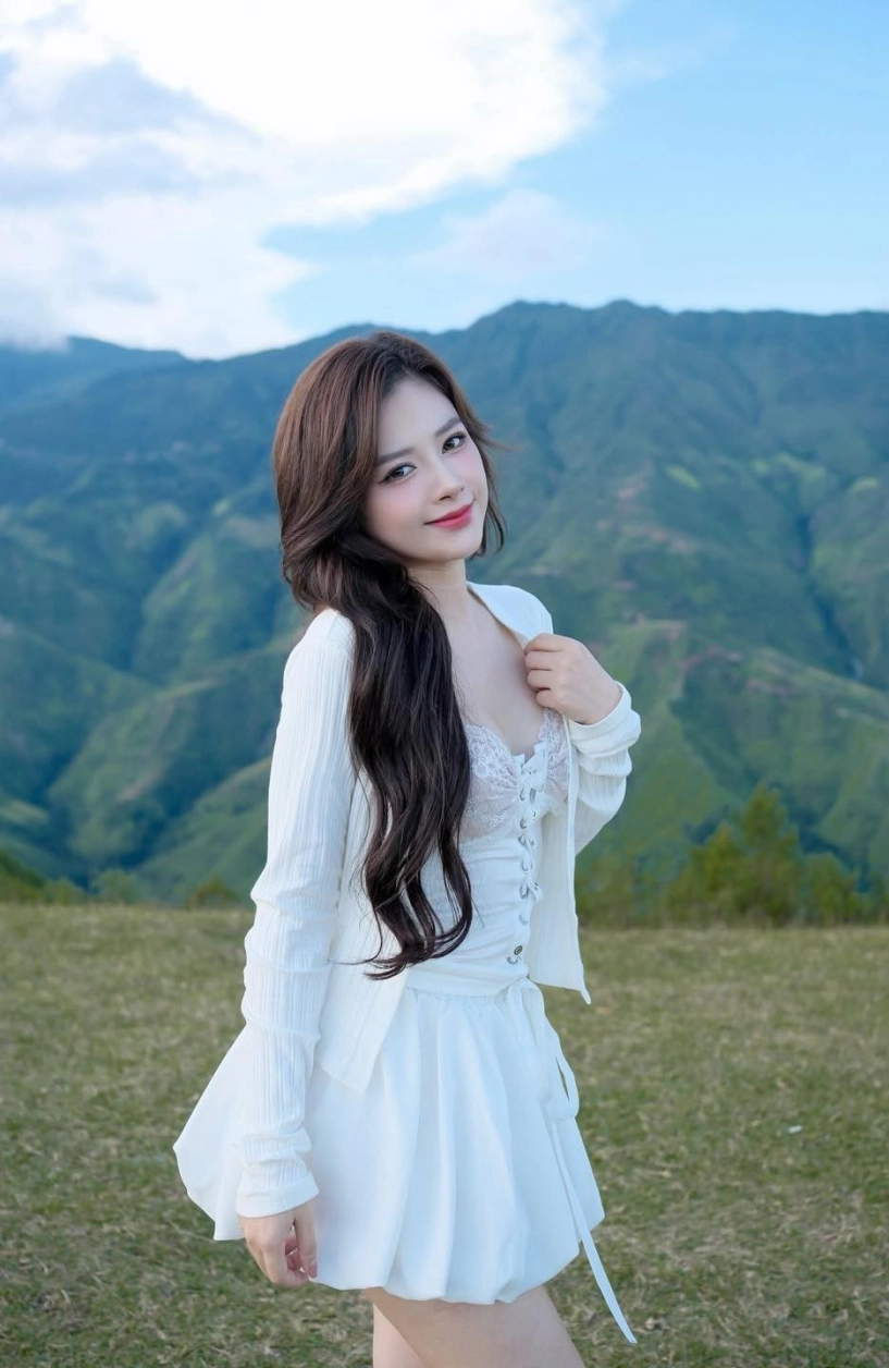 Dương hoàng yến khiến fan ngỡ ngàng với vẻ đẹp như thuở đôi mươi - 1