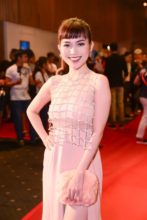 gái 1 con thu thủy gây bất ngờ vì hở bạo - 9