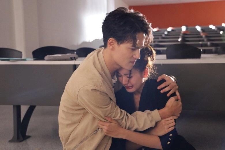 Gặp lại chồng cũ đại gia khi đi công tác tôi đưa anh xem một thứ anh khóc đòi tái hôn - 2