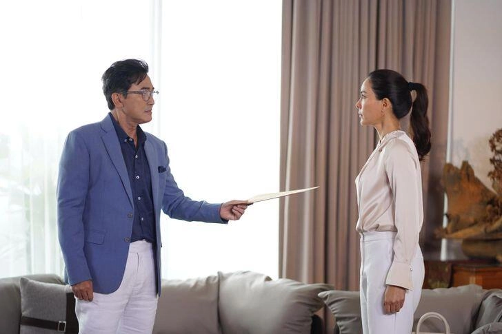 Gặp vợ cũ khi mua quần áo nghe cô ấy thì thầm vào tai một câu tôi liền đưa vợ mới đến bệnh viện - 1