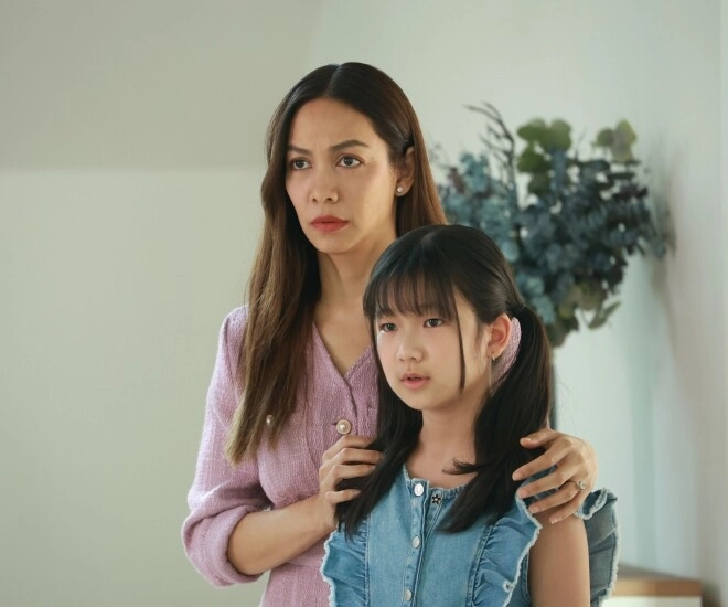 Gửi con gái cho chồng cũ để đi công tác lúc về nghe cuộc trò chuyện thân mật trong phòng ngủ tôi bật khóc - 1