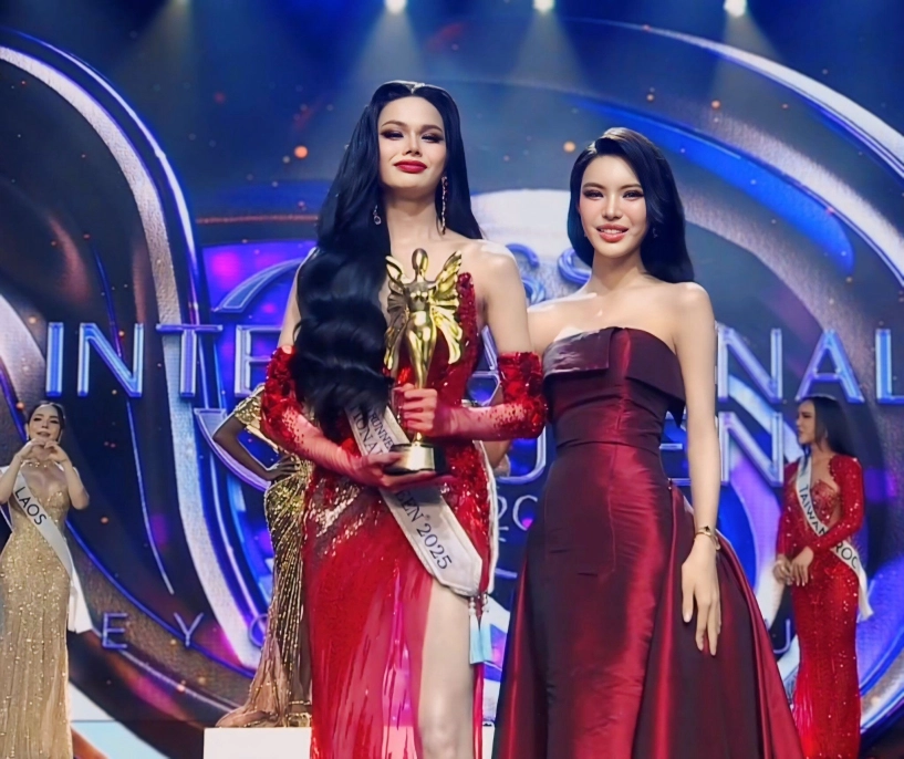 Hà tâm như trở thành á hậu chuyển giới quốc tế 2025 dân mạng khen người phiên dịch gánh còng lưng - 4