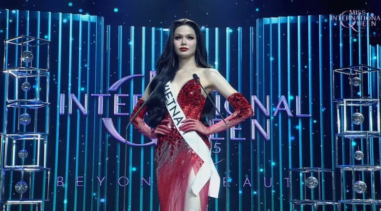 Hà tâm như trở thành á hậu chuyển giới quốc tế 2025 dân mạng khen người phiên dịch gánh còng lưng - 6