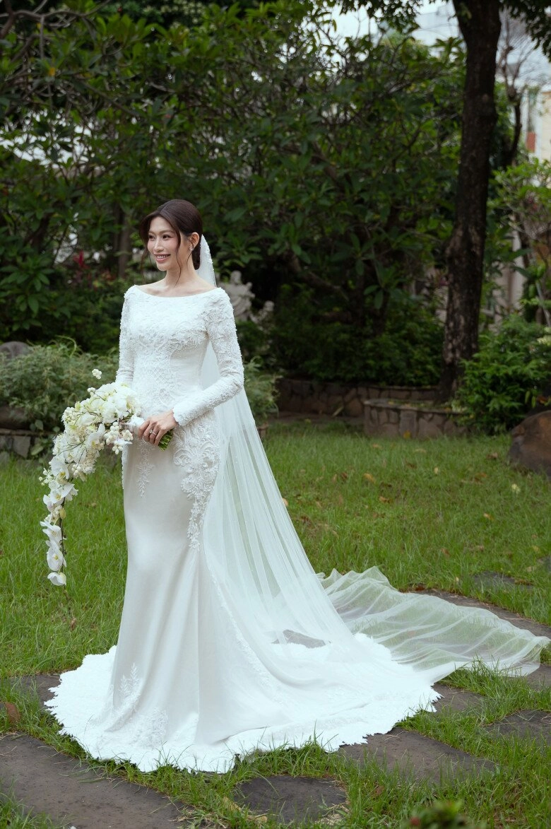 Hai nàng dâu hào môn tháng 10 đỗ thị hà và chế nguyễn quỳnh châu mỗi người một vẻ nhưng có một điểm chung - 3