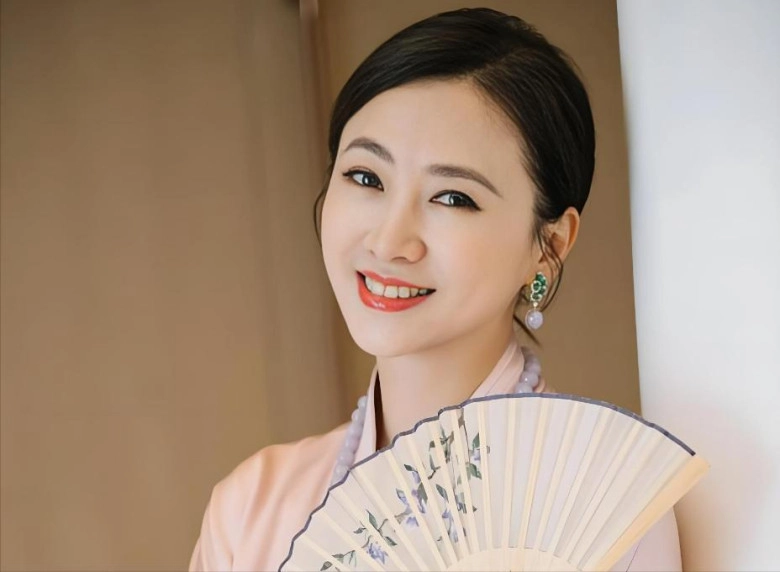 Hoa hậu đẹp nhất châu á nổi đình đám một thời nay u60 đẹp rực rỡ nhờ cốc nước giá rẻ giúp cải lão hoàn đồng - 8