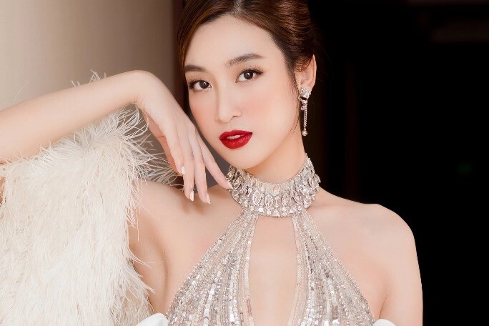 hoa hậu giàu nhất việt nam làm ảo thuật gia xây biệt thự dát vàng 300 tỷ từng là nữ hoàng không nội y trên thảm đỏ - 2