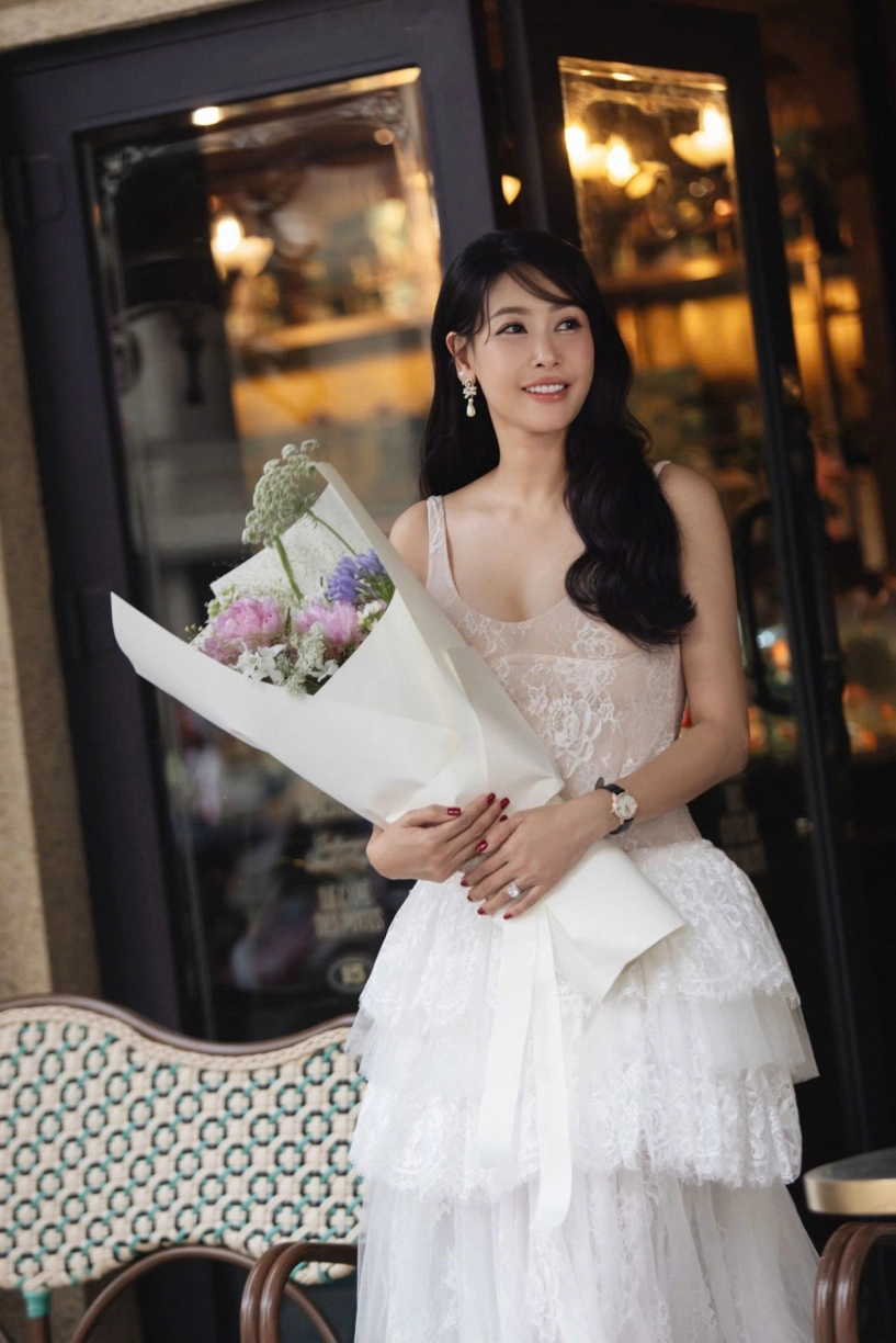 Hoa hậu hà kiều anh rạng rỡ trẻ trung ngỡ ngàng ở tuổi u50 - 1