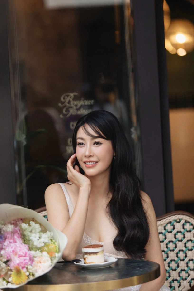 Hoa hậu hà kiều anh rạng rỡ trẻ trung ngỡ ngàng ở tuổi u50 - 5