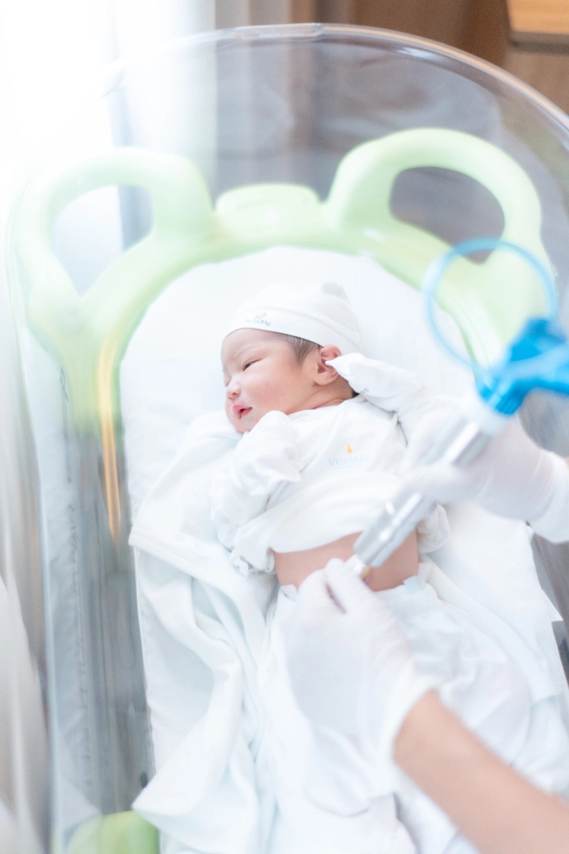 Hoa hậu hhen niê sinh con đầu lòng chồng nhiếp ảnh gia khóc khi vợ vượt cạn em bé chào đời trông cực yêu - 6