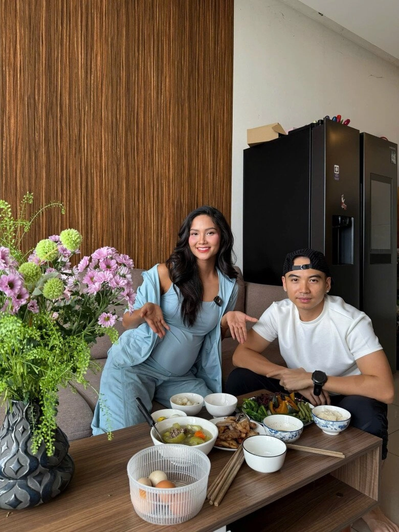 Hoa hậu hhen niê sinh con đầu lòng chồng nhiếp ảnh gia khóc khi vợ vượt cạn em bé chào đời trông cực yêu - 12