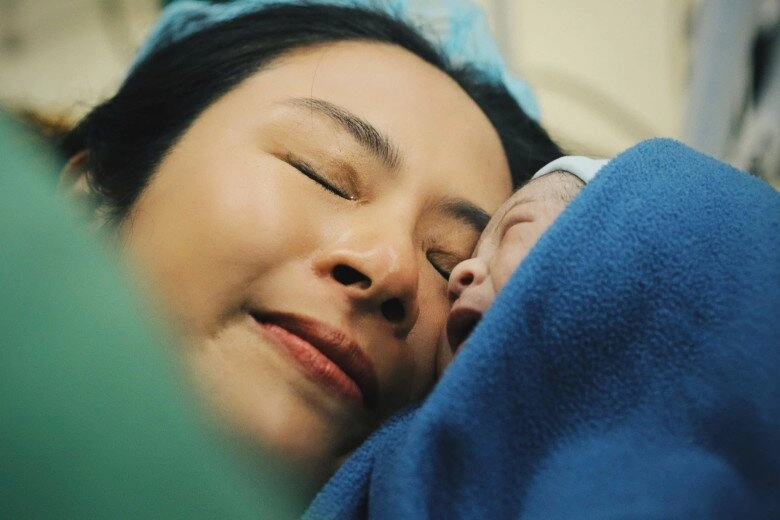 Hoa hậu ngọc hân rèn kỷ luật cho con trai từ sớm em bé ngoại giao được bố mẹ thay phiên cho học bài - 5