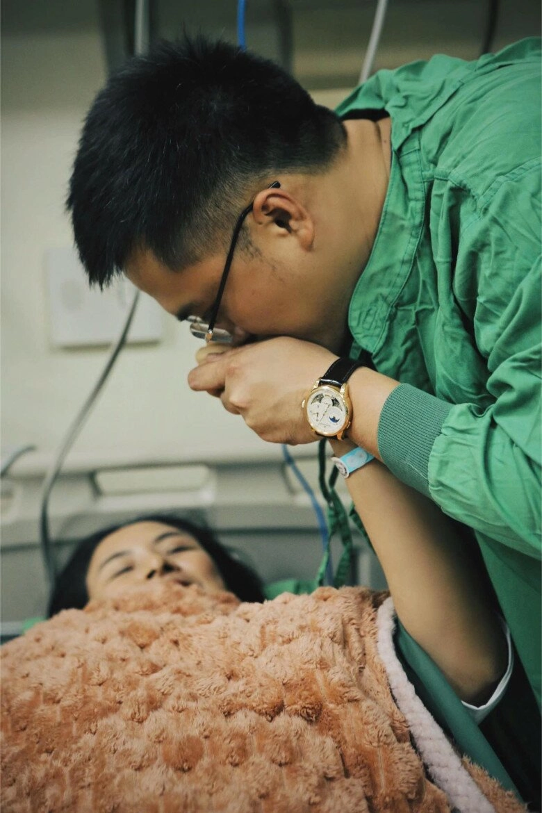 Hoa hậu ngọc hân rèn kỷ luật cho con trai từ sớm em bé ngoại giao được bố mẹ thay phiên cho học bài - 8