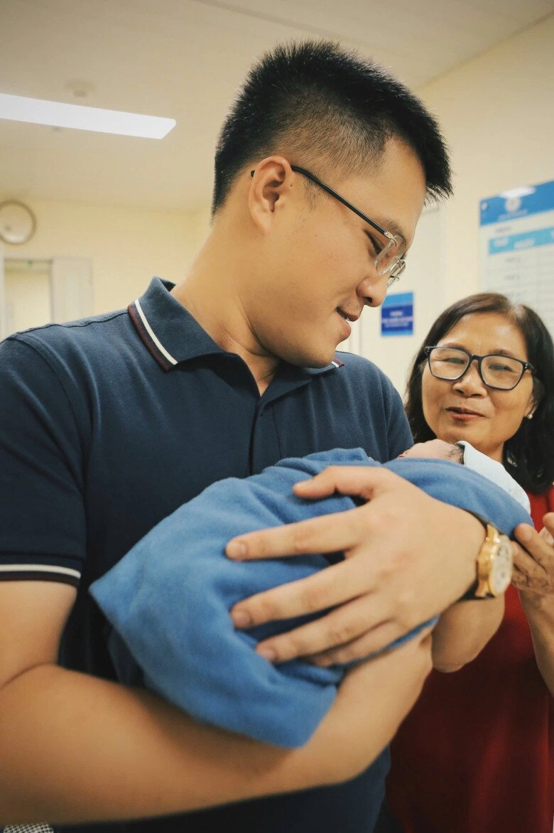 Hoa hậu ngọc hân rèn kỷ luật cho con trai từ sớm em bé ngoại giao được bố mẹ thay phiên cho học bài - 9