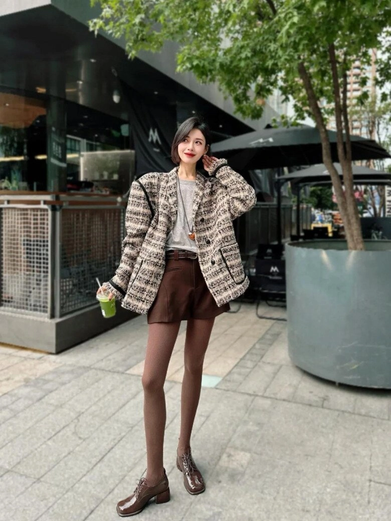 Hội chị em sành điệu đều chia tay giày đen đây mới là tông màu giày được săn đón nhất thu đông 2025 - 3