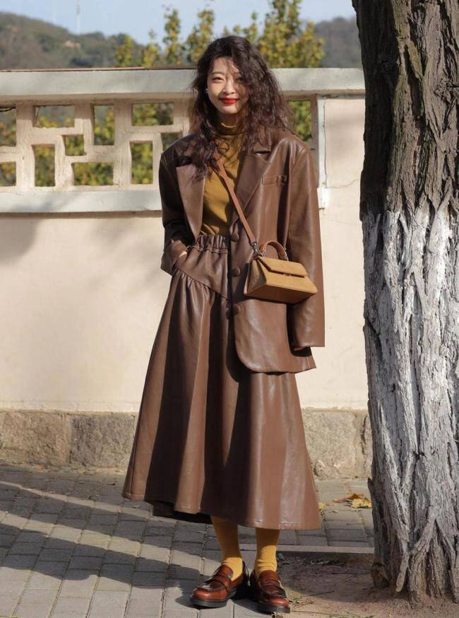 Hội chị em sành điệu đều chia tay giày đen đây mới là tông màu giày được săn đón nhất thu đông 2025 - 6