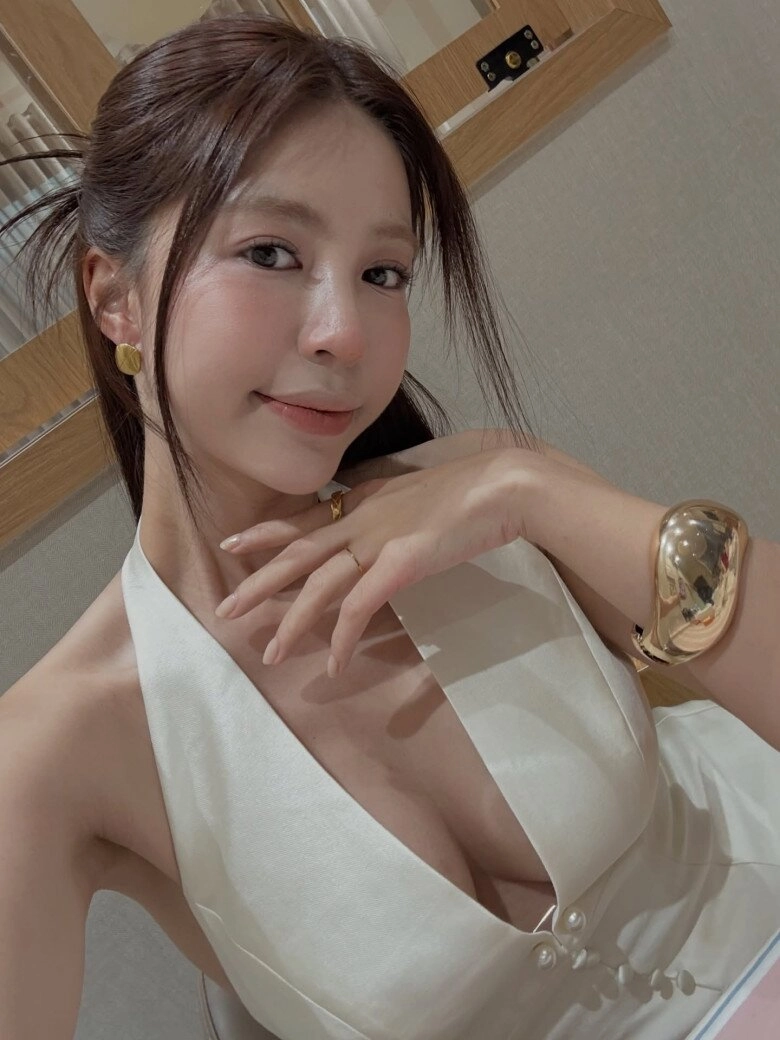 Hot girl đình đám hà thành chăm khoe vòng 1 tràn viền hậu trùng tu nhan sắc sau sinh - 6