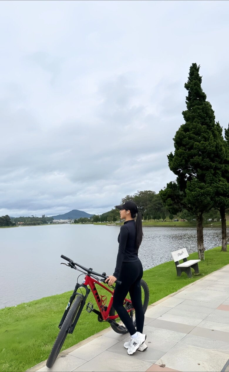 Hotgirl tuyệt tình cốc xưa mặc mát mẻ u40 làm mẹ đơn thân quyến rũ thay đổi phong cách khác trước hoàn toàn - 14