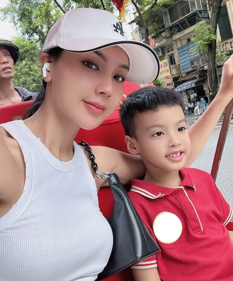 Hotgirl tuyệt tình cốc xưa mặc mát mẻ u40 làm mẹ đơn thân quyến rũ thay đổi phong cách khác trước hoàn toàn - 15