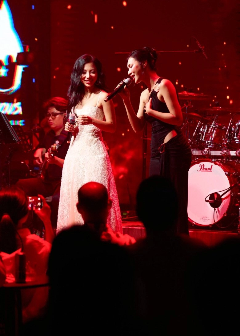 Hotgirl tuyệt tình cốc xưa mặc mát mẻ u40 làm mẹ đơn thân quyến rũ thay đổi phong cách khác trước hoàn toàn - 16