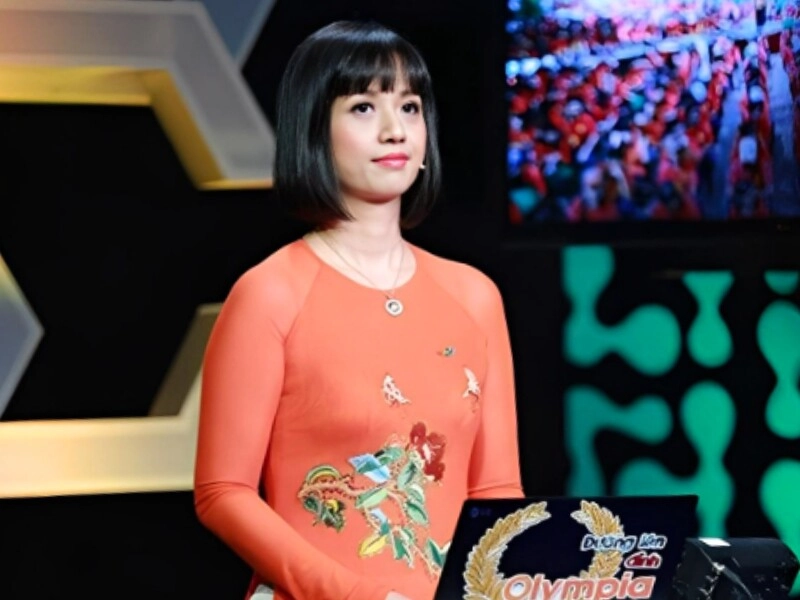 Khoảnh khắc 2 thế hệ đường lên đỉnh olympia gây sốt huyền thoại tùng chi hiếm hoi lộ diện chuyện chồng con vẫn kín tiếng - 8