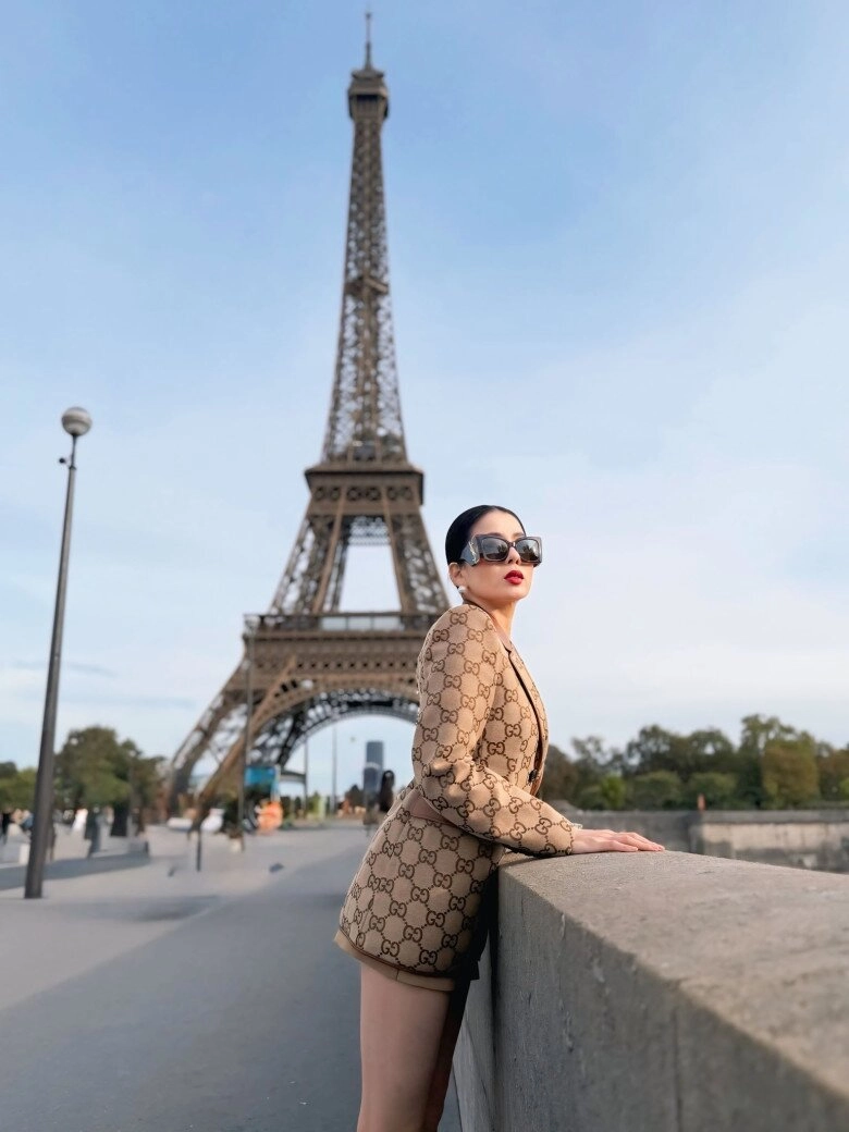 Không chơi style giàu ngầm lệ quyên có hẳn bộ sưu tập áo khoác mặc lên là toát mùi tiền xa xỉ thấy rõ - 3