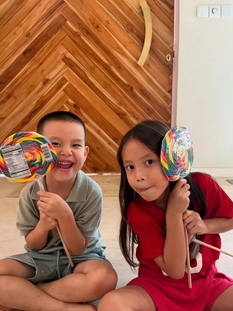 Kim lý hạnh phúc khoe 2 cục kim cương mừng vì có thể nói chuyện bằng tiếng việt với gia đình hồ ngọc hà - 7