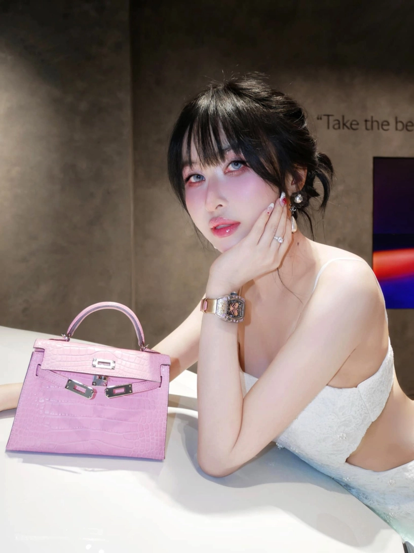 Loạt đồng hồ chục tỷ đồng của vợ đại gia minh nhựa - 4