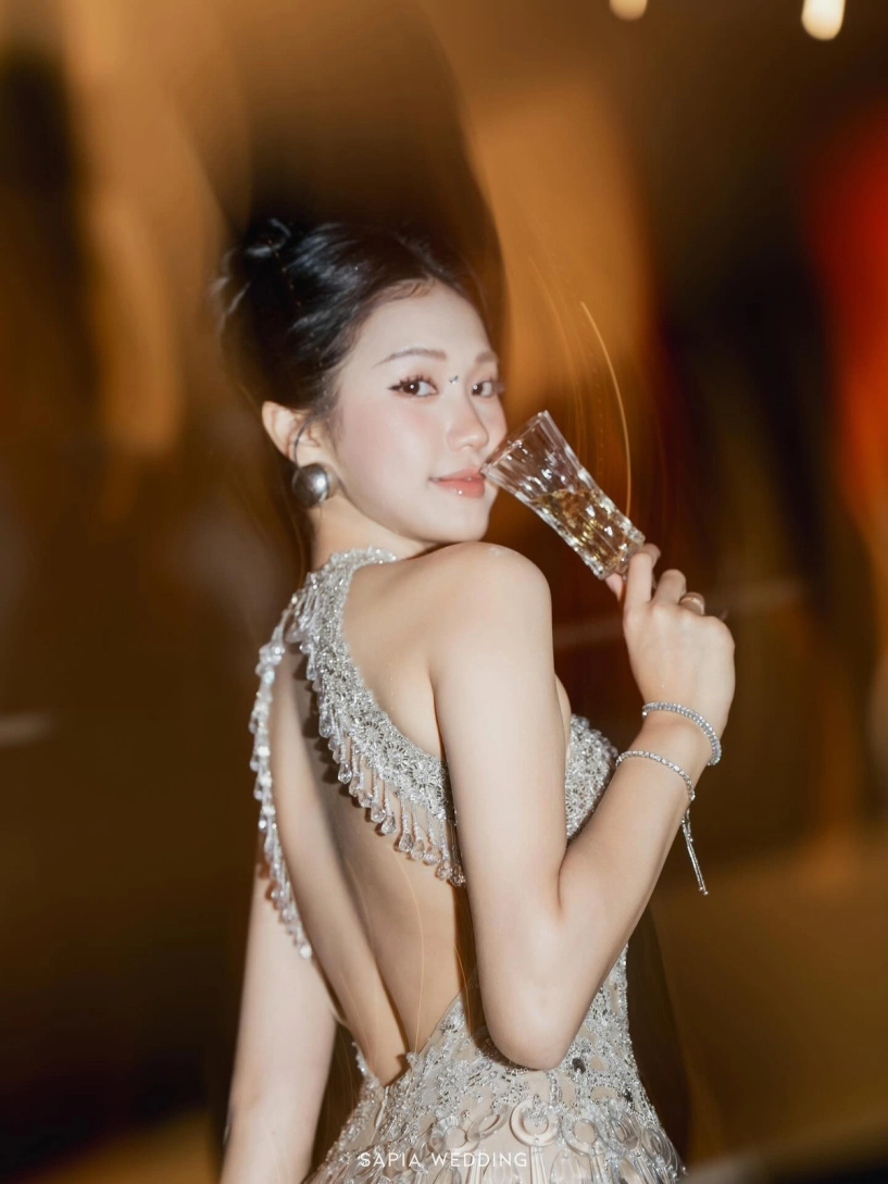 Loạt hình ảnh mới cực sang chảnh của vợ cầu thủ đoàn văn hậu - 1