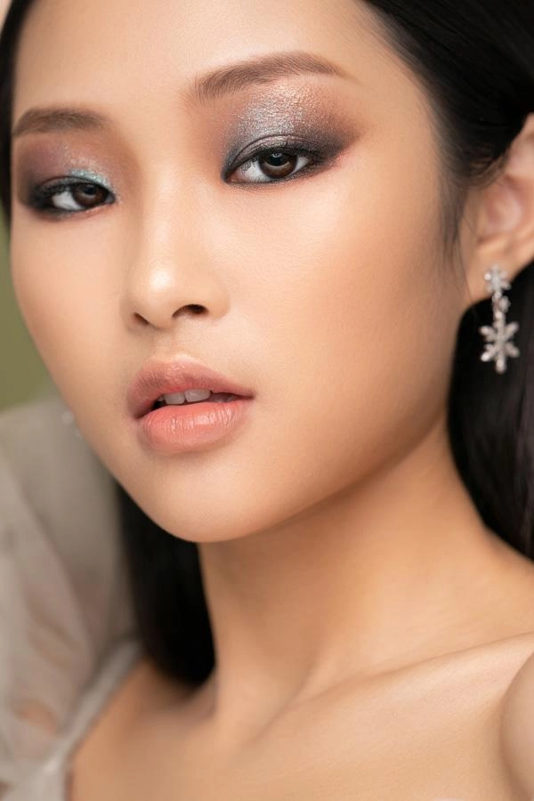 Lồng lộn mắt xanh môi đỏ làm gì chỉ thế này đủ giúp bạn xinh ngất ngây tiệc cuối năm - 2
