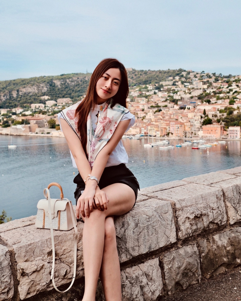 Lương thùy linh liên tục diện đồ hàng hiệu trên phố paris london - 3