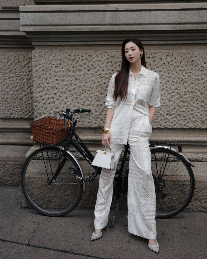 Lương thùy linh liên tục diện đồ hàng hiệu trên phố paris london - 10