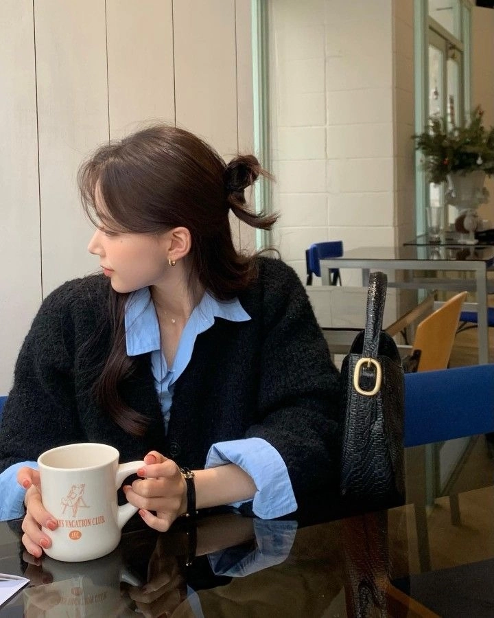 Mặc áo len mùa thu thế nào để trông sang chị em lương 5 triệu học cách phối của blogger thời trang hóa thành con nhà giàu - 4