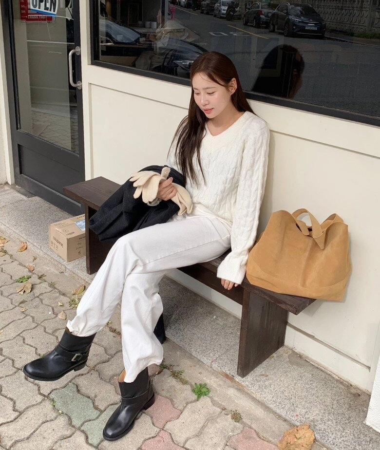 Mặc áo len mùa thu thế nào để trông sang chị em lương 5 triệu học cách phối của blogger thời trang hóa thành con nhà giàu - 11