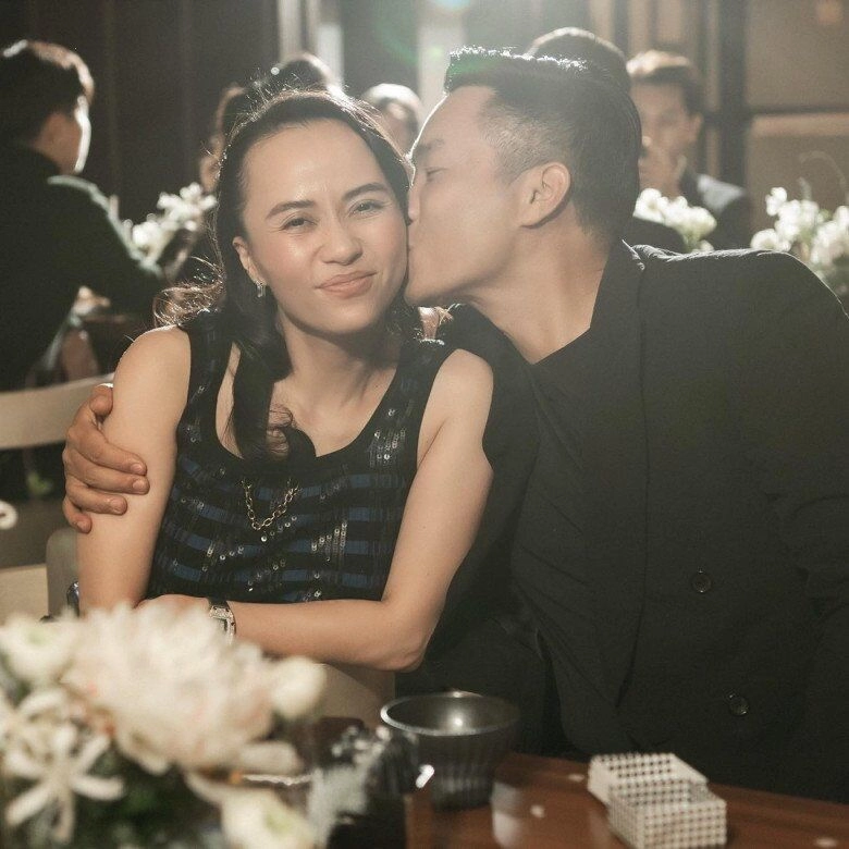 Mc hoa thanh tùng khoe ảnh hạnh phúc bên vợ quyền lực con trai cao 1m9 làm phó nháy cho bố mẹ - 3