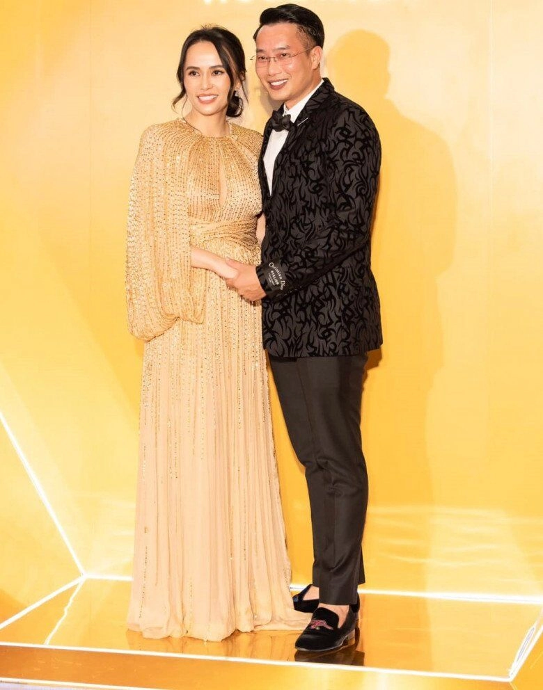 Mc hoa thanh tùng khoe ảnh hạnh phúc bên vợ quyền lực con trai cao 1m9 làm phó nháy cho bố mẹ - 4