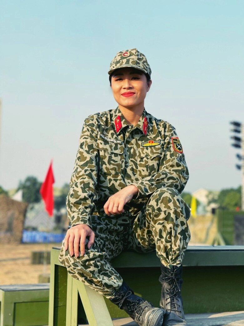 mc nhiều hình xăm nhất vtv khoe dáng tròn trùng trục sau 2 lần sinh ăn tối nghèo nàn với loại quả xanh lè - 2