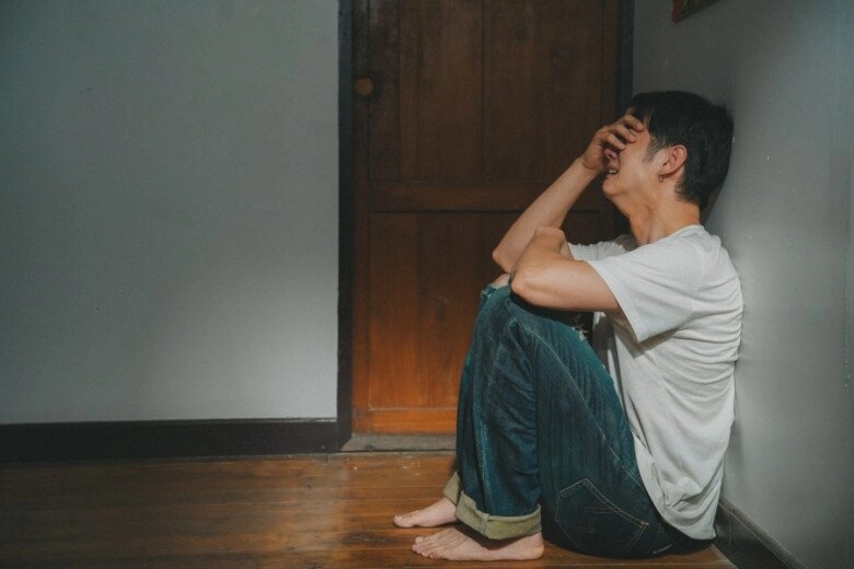 Mẹ đến chăm vợ tôi ở cữ một lần quên mang điện thoại nên quay về lấy tôi choáng với cảnh trong nhà - 2