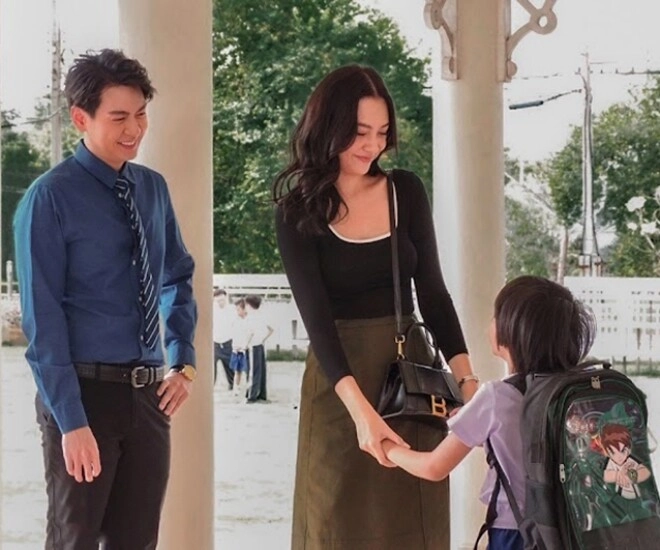 Mẹ mất 7 ngày bố dượng đã đuổi tôi khỏi nhà 10 năm sau quay lại tôi bật khóc khi mở cửa ra - 1