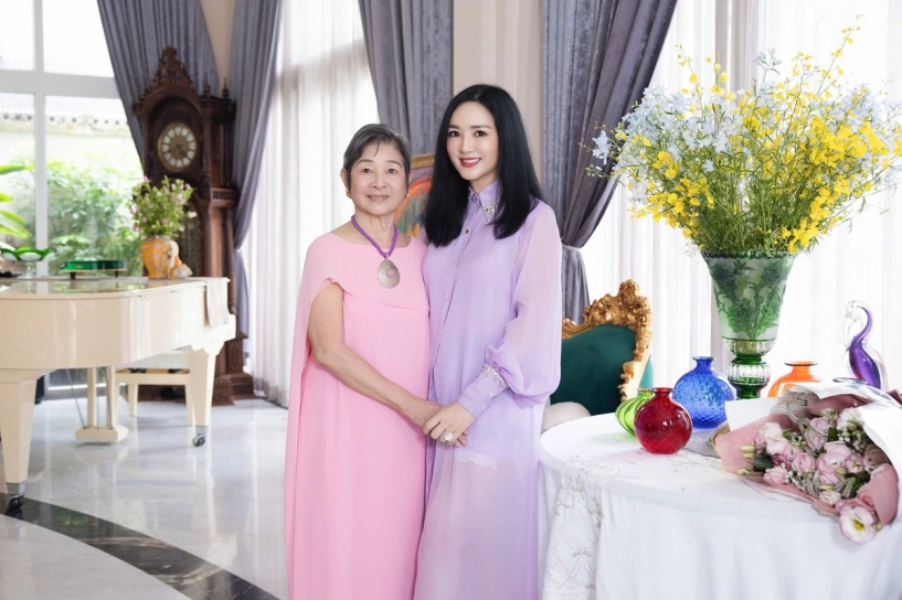 Mẹ ruột hoa hậu giáng my sang trọng quý phái - 1
