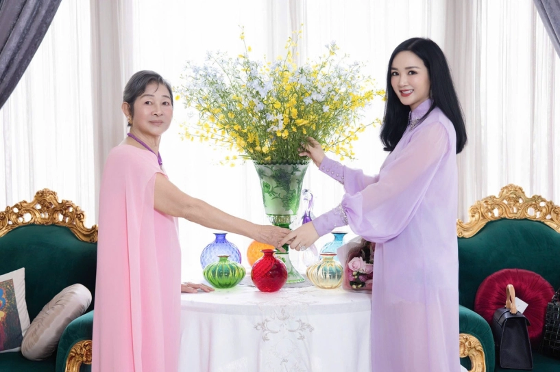 Mẹ ruột hoa hậu giáng my sang trọng quý phái - 2