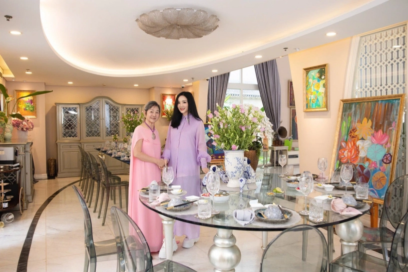 Mẹ ruột hoa hậu giáng my sang trọng quý phái - 3