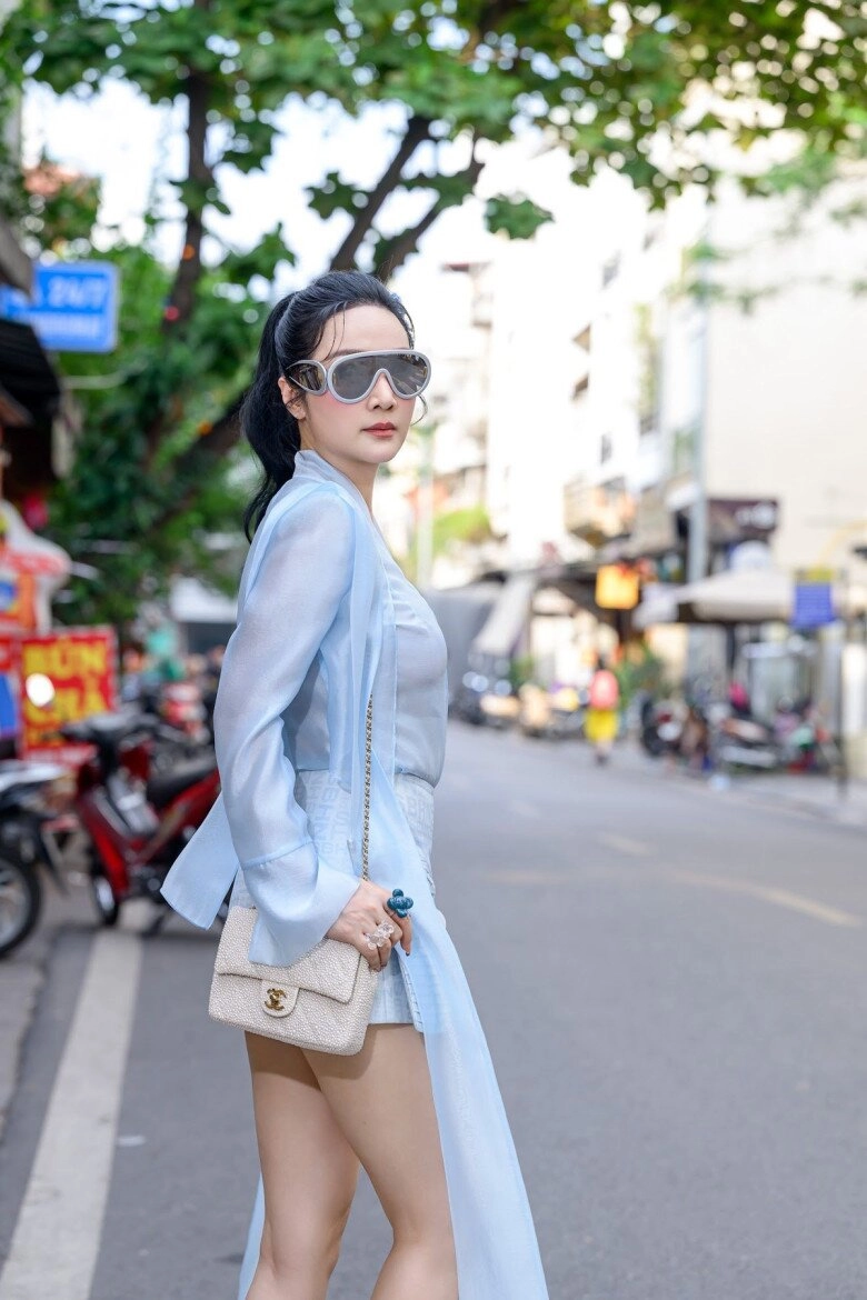 Mẹ ruột hoa hậu giáng my sang trọng quý phái - 8