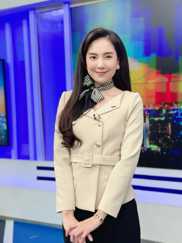 Mix đồ xinh đẹp cả đi làm lẫn đi chơi cùng btv mai ngọc - 8