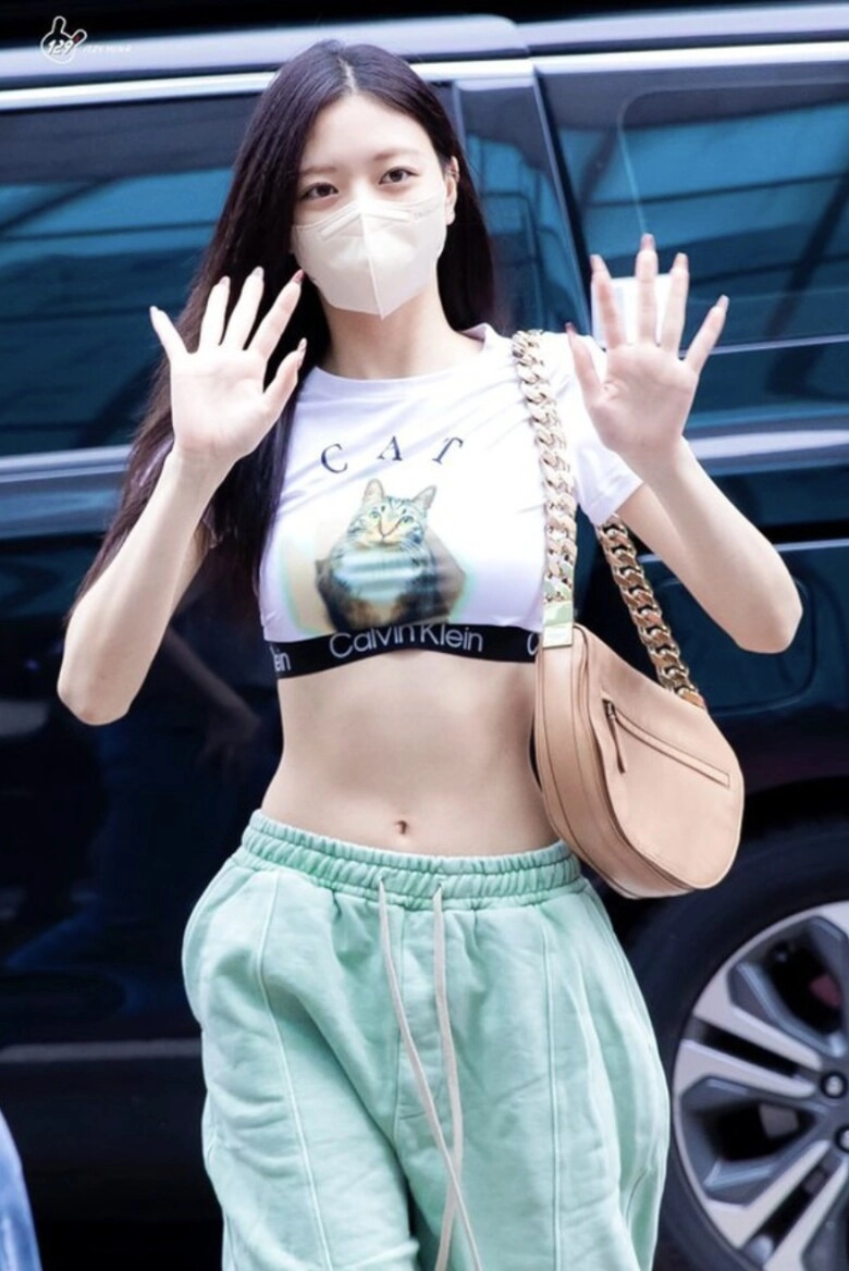 Mỹ nhân 2k3 là thánh body có vòng eo con kiến đẹp hơn jennie vỏn vẹn 4 bài tập đơn giản làm một việc 2 lầnngày - 4