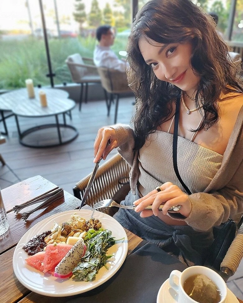 Mỹ nhân có dáng đẹp nhất nhật bản hơn 10 năm chưa soán ngôi u40 mà như gái 18 nhờ thói quen hai ít một nhiều - 2