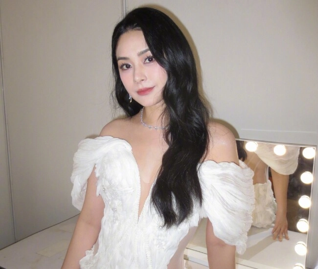 Mỹ nhân cổ trang đẹp nhất showbiz 44 tuổi vẫn eo thon giảm 12kg nhờ siêu thực phẩm màu tím rẻ bèo bán đầy ở chợ việt nam - 1